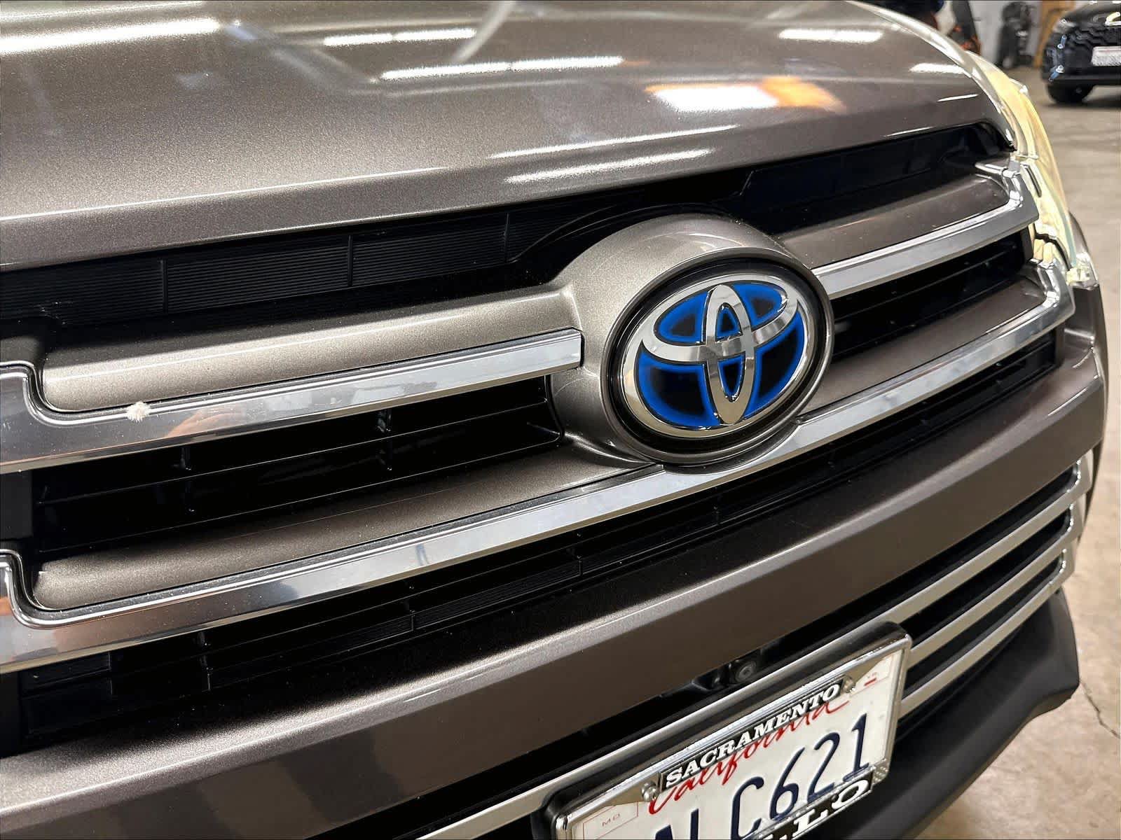 Used 2019 Toyota Highlander Limited Platinum AWD/4WD image 32