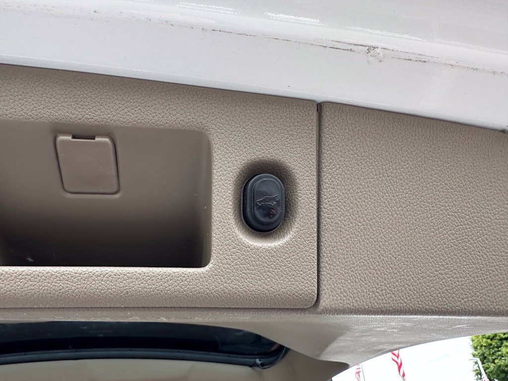 Used 2018 Chevrolet Suburban Premier AWD/4WD image 29