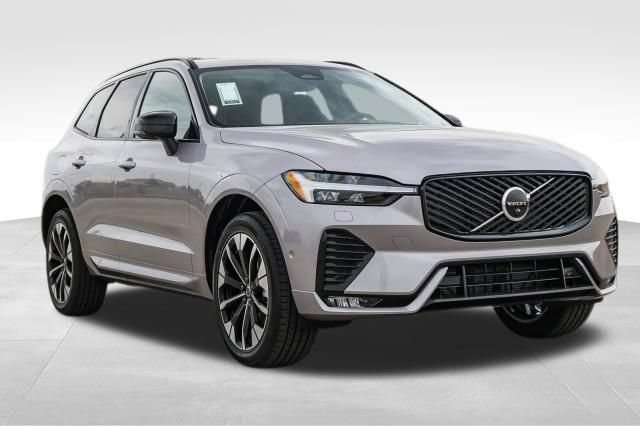 Used 2026 Volvo XC60 B5 Plus w/ Climate Package PRO AWD/4WD image 3