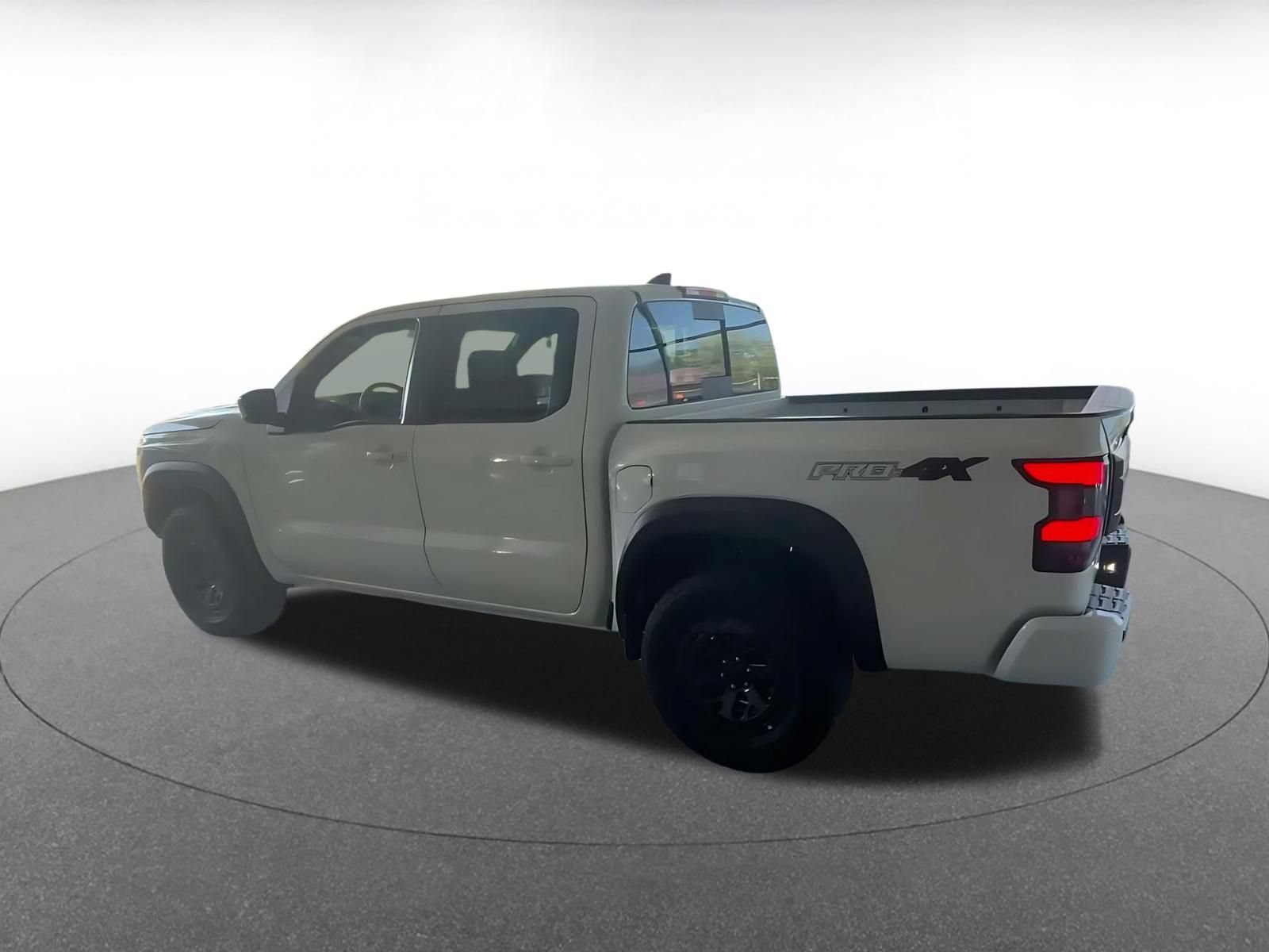 Used 2026 Nissan Frontier PRO-4X AWD/4WD image 9