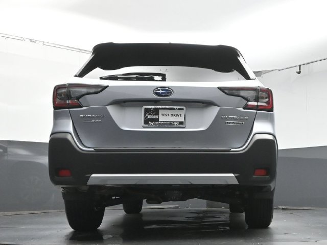 Used 2025 Subaru Outback Touring w/ Popular Package #2 AWD/4WD image 38