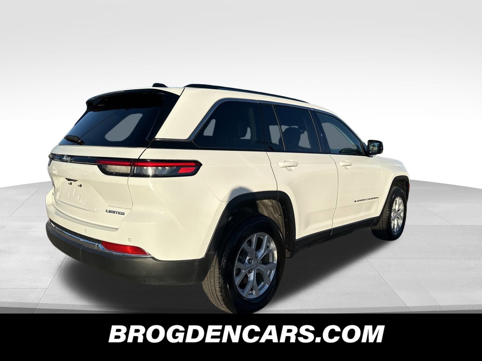 Used 2023 Jeep Grand Cherokee Limited image 3