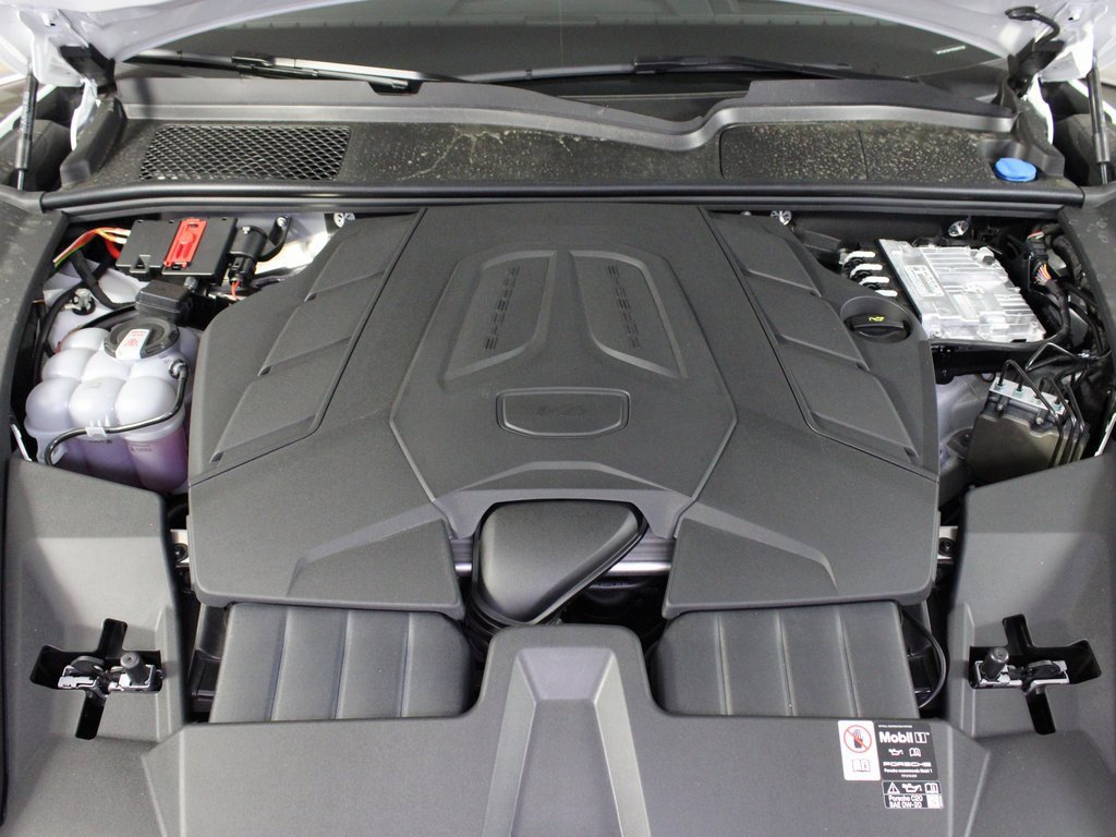 Used 2025 Porsche Cayenne image 41