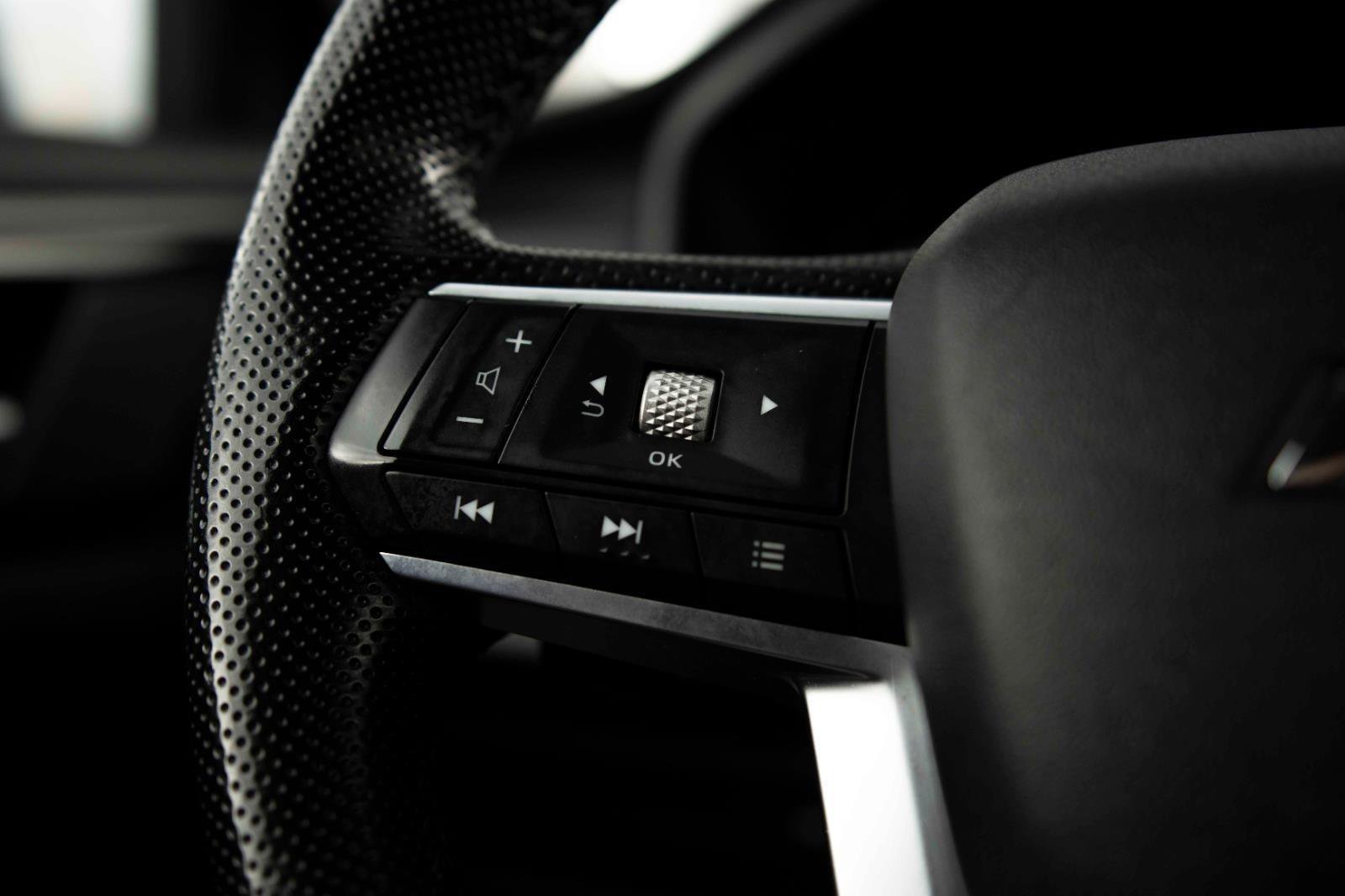 Used 2024 Mitsubishi Outlander SE image 6