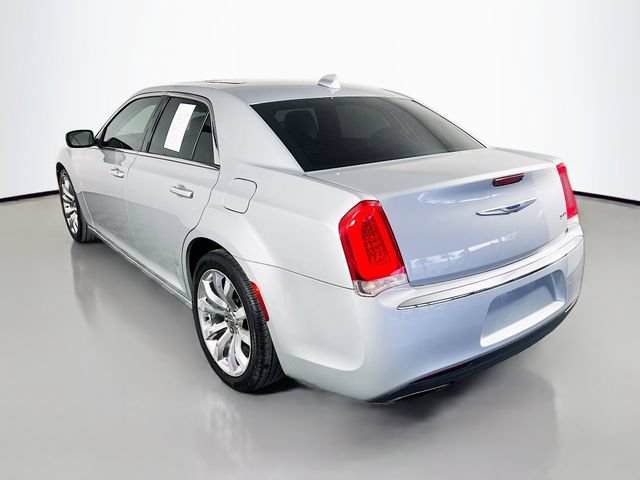 Used 2020 Chrysler 300 Limited RWD image 6