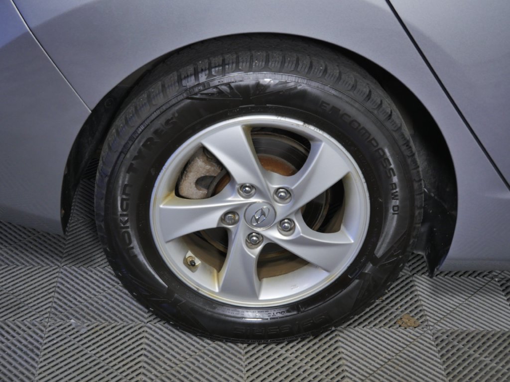 Used 2014 Hyundai Elantra SE FWD image 11