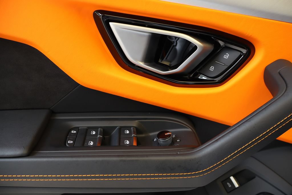 Used 2024 Lamborghini Urus S AWD/4WD image 10