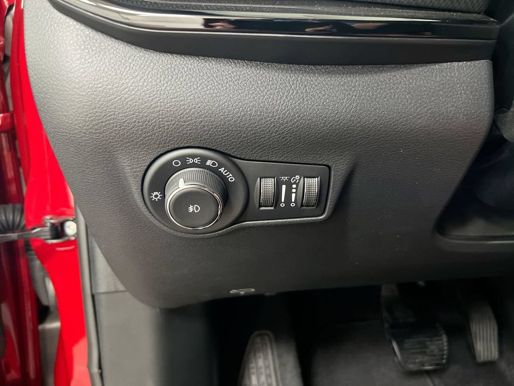 New 2026 Jeep Compass Latitude AWD/4WD image 17