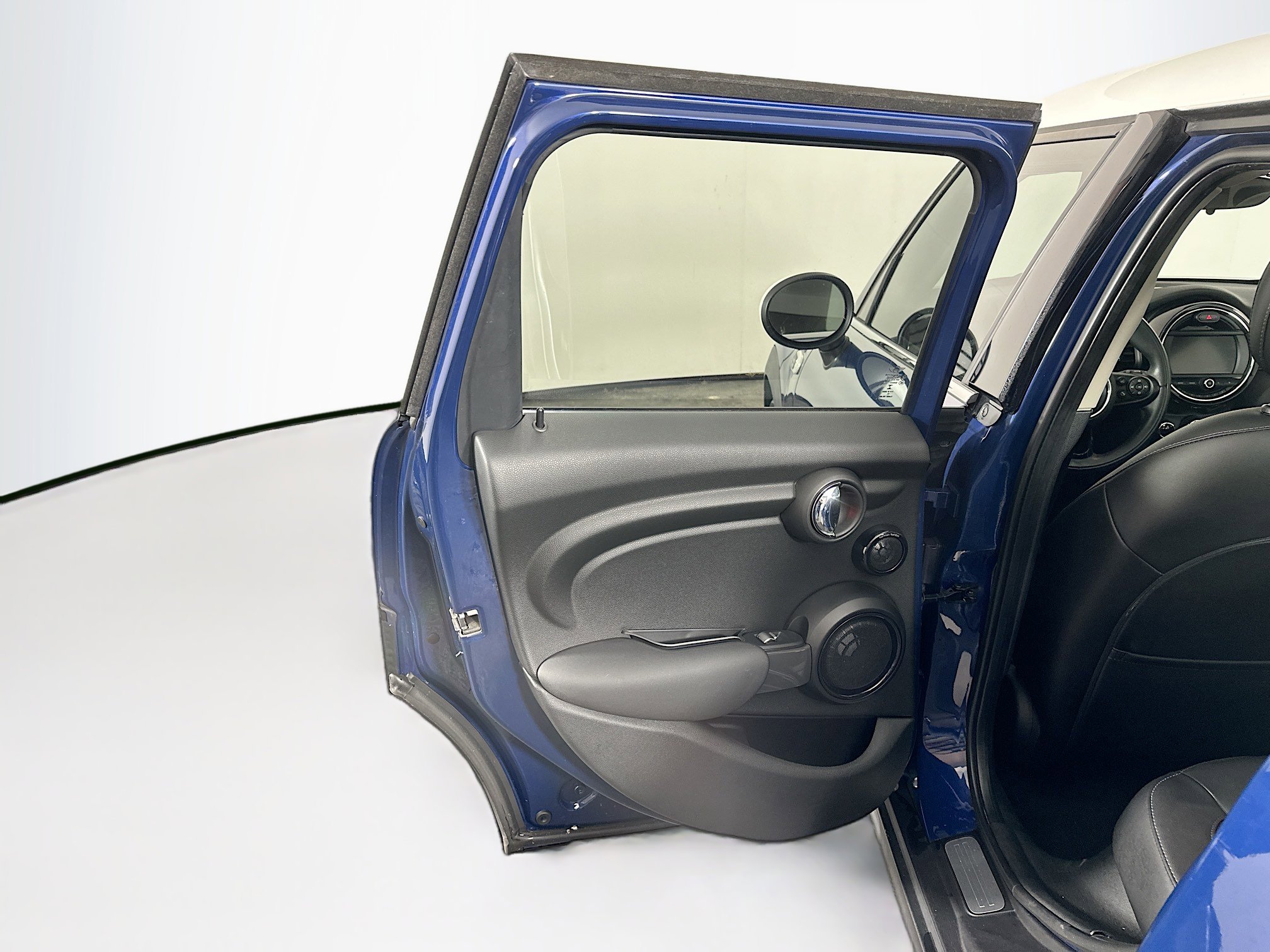 Used 2015 MINI Cooper 4-Door Hardtop FWD image 25