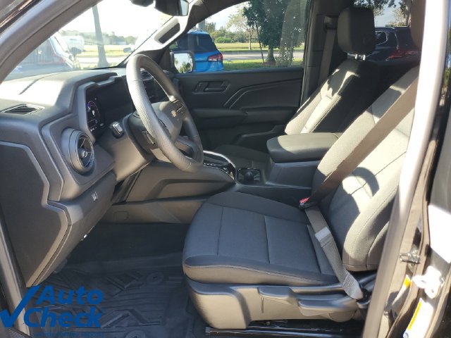 Used 2026 Chevrolet Colorado W/T RWD image 15