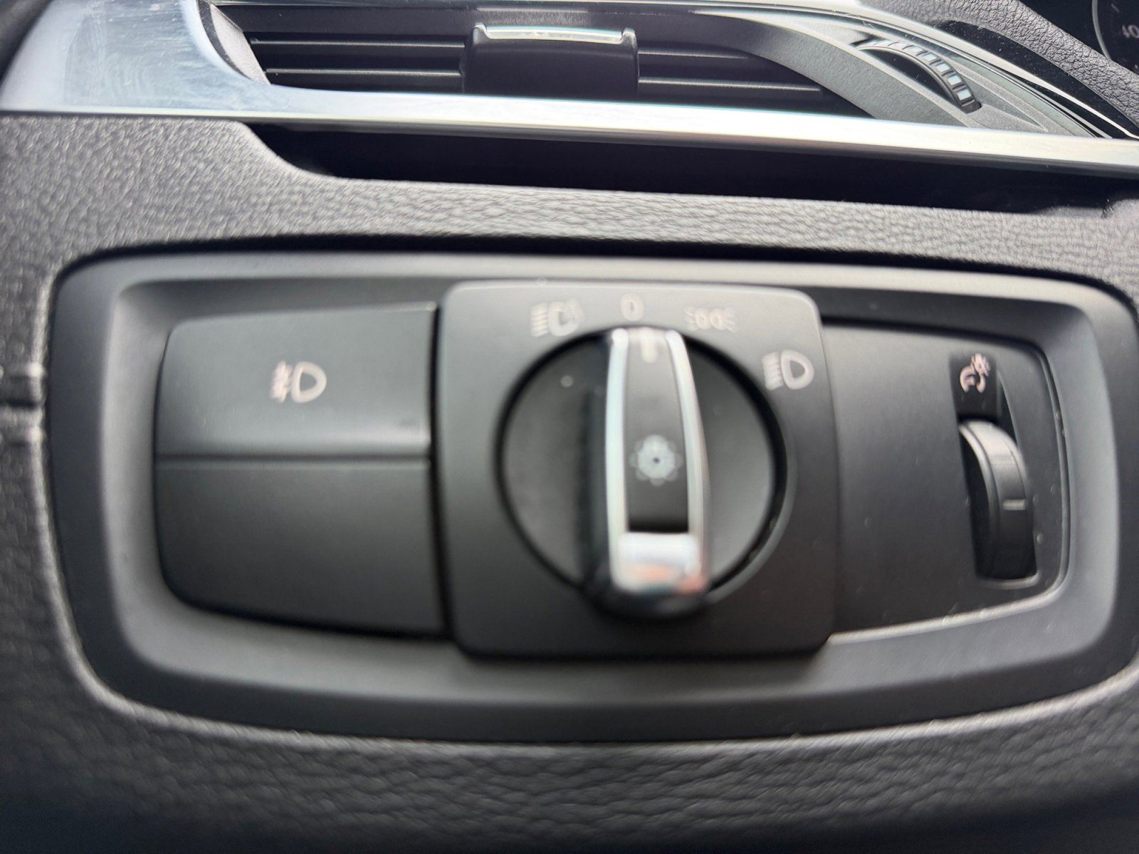 Used 2018 BMW X2 sDrive28i w/ Convenience Package image 30