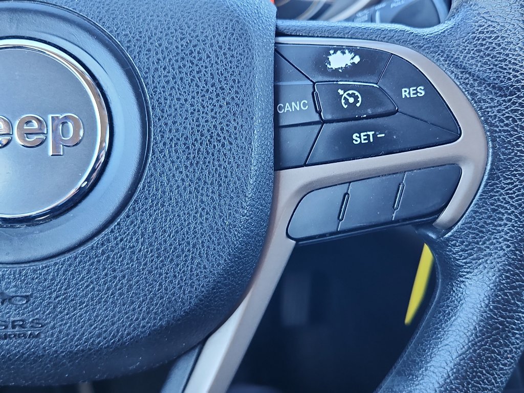 Used 2016 Jeep Cherokee Sport image 15