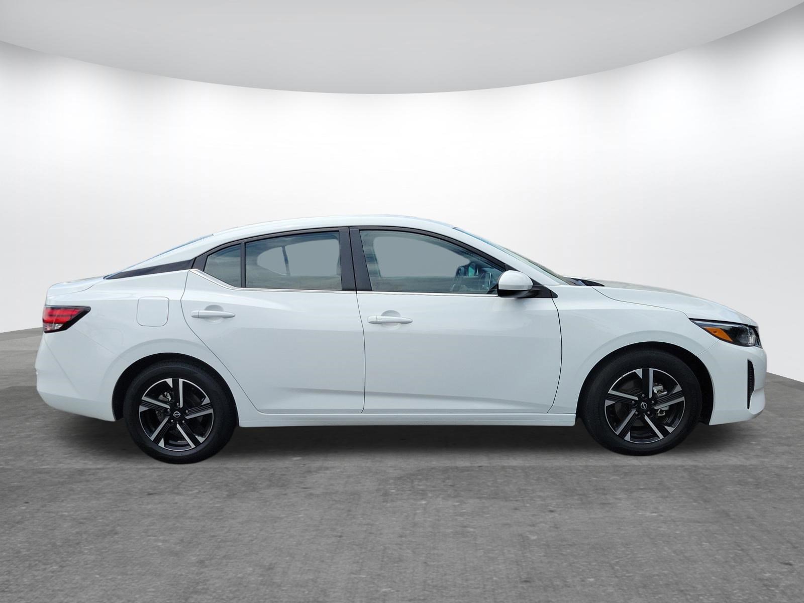 Used 2025 Nissan Sentra SV FWD image 2