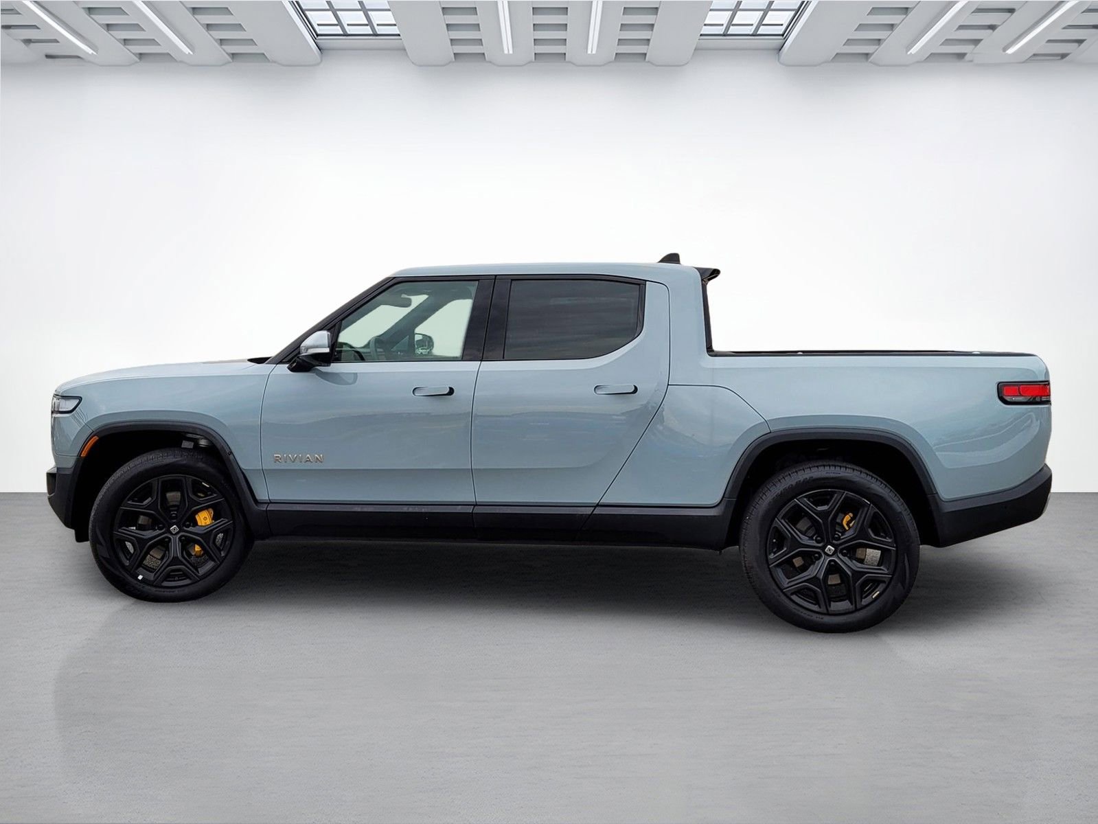 Used 2022 Rivian R1T Adventure image 7