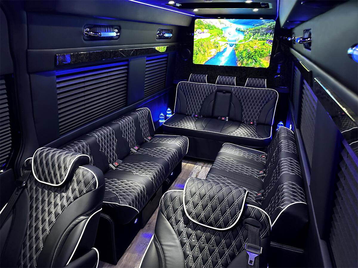 Used 2024 Mercedes-Benz Sprinter 3500 image 6