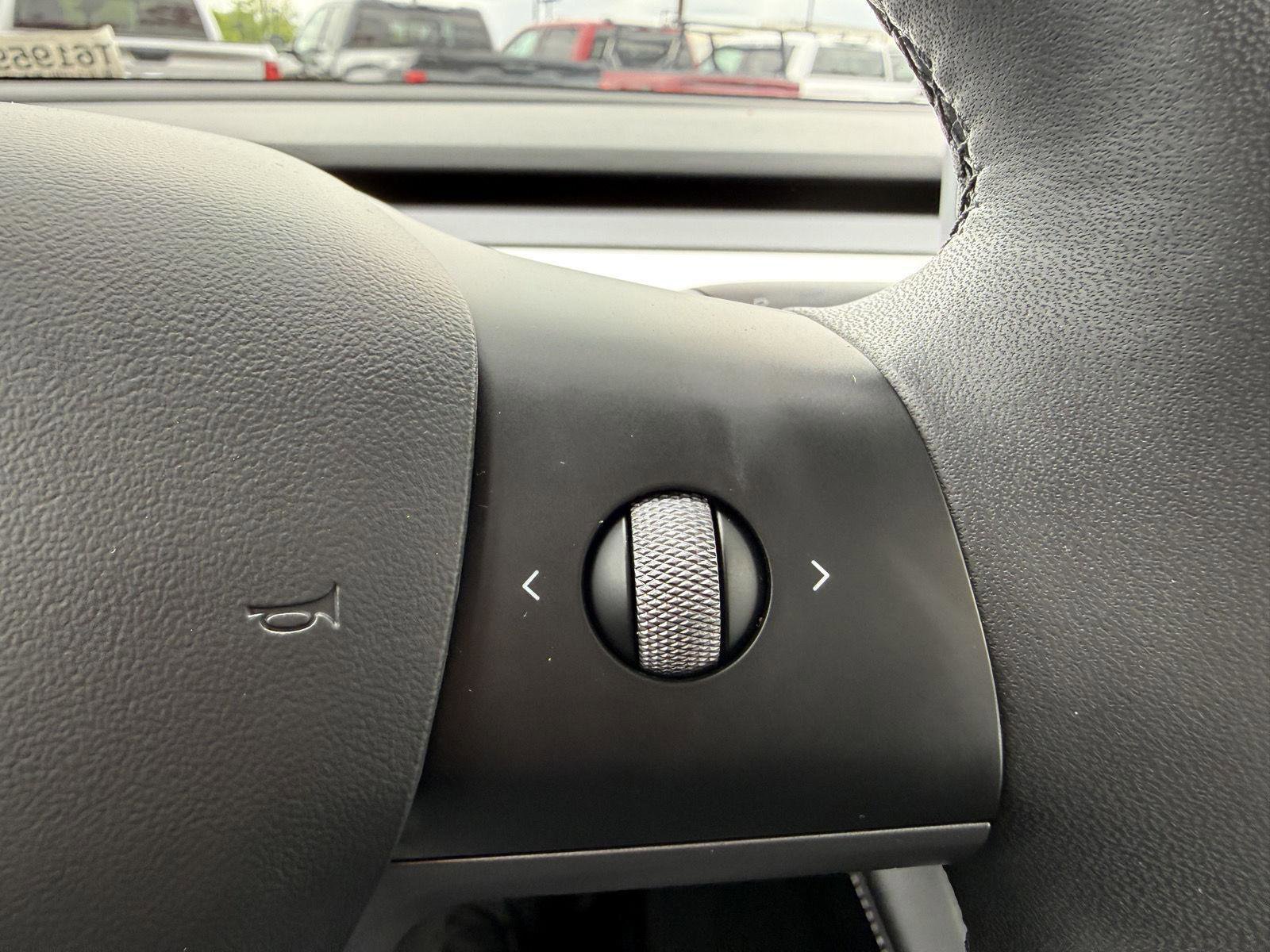 Used 2022 Tesla Model Y Long Range AWD/4WD image 39