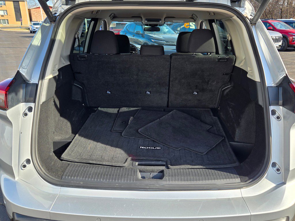 Used 2025 Nissan Rogue SV FWD image 12