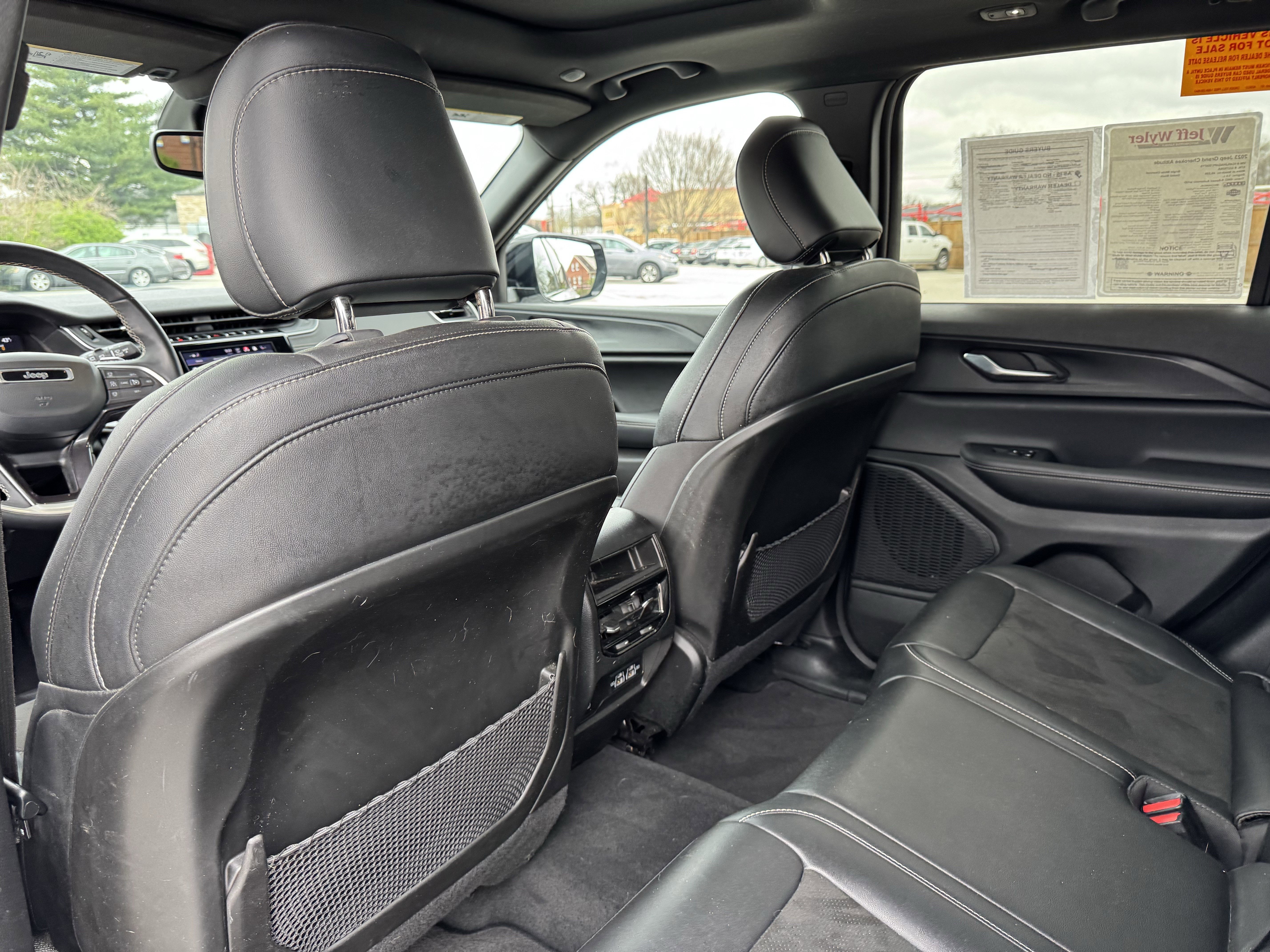 Used 2023 Jeep Grand Cherokee Altitude image 33