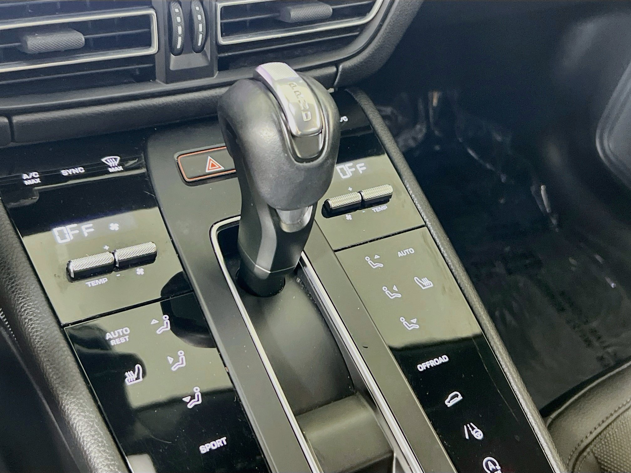 Used 2022 Porsche Macan AWD/4WD image 17