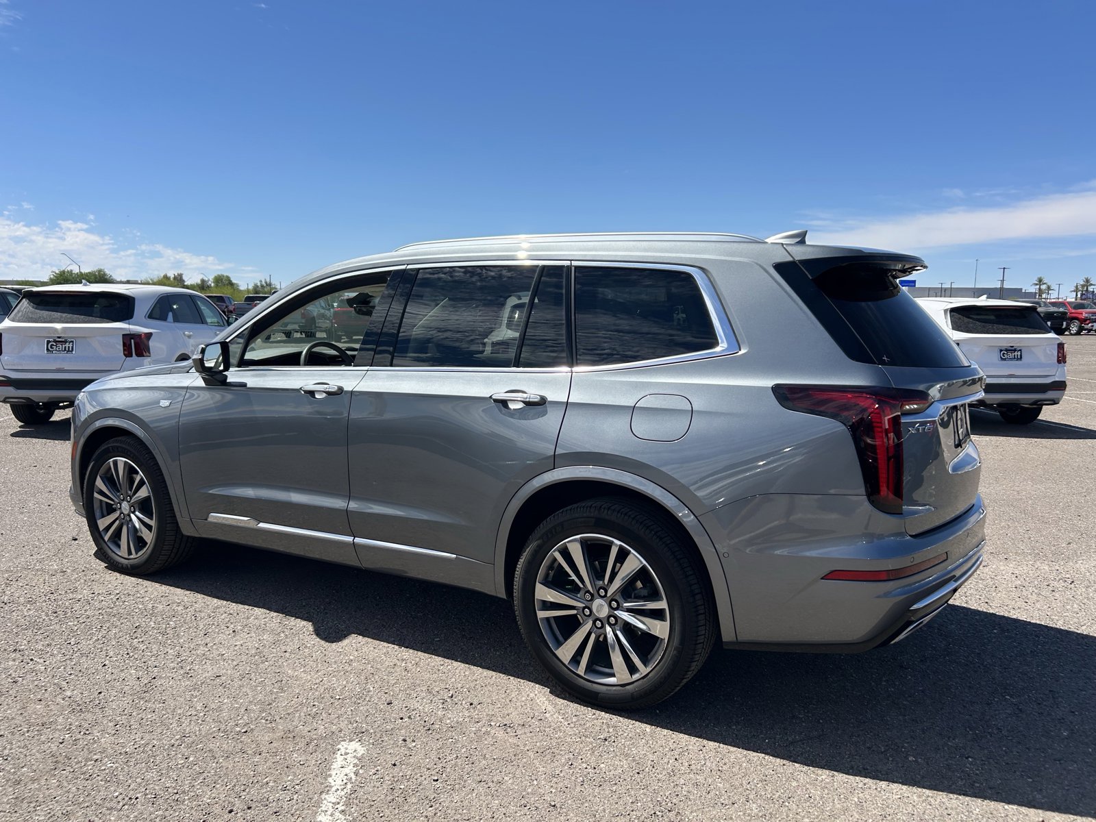 Used 2021 Cadillac XT6 Premium Luxury image 3