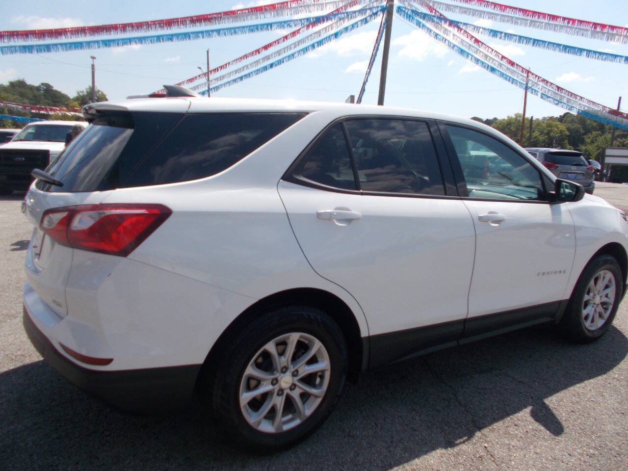 Used 2019 Chevrolet Equinox LS w/ LS Convenience Package AWD/4WD image 3