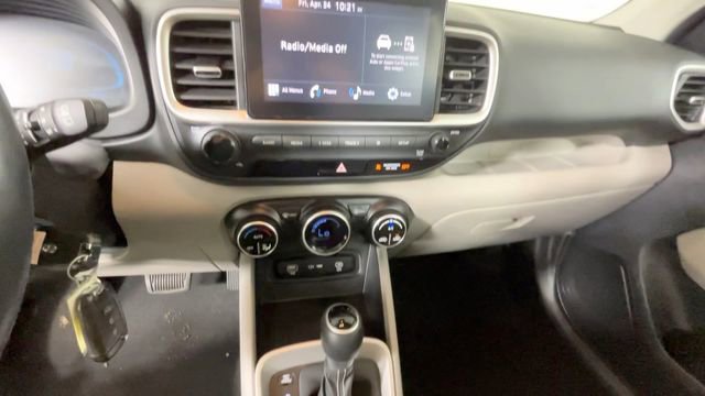 Used 2023 Hyundai Venue SEL FWD image 32