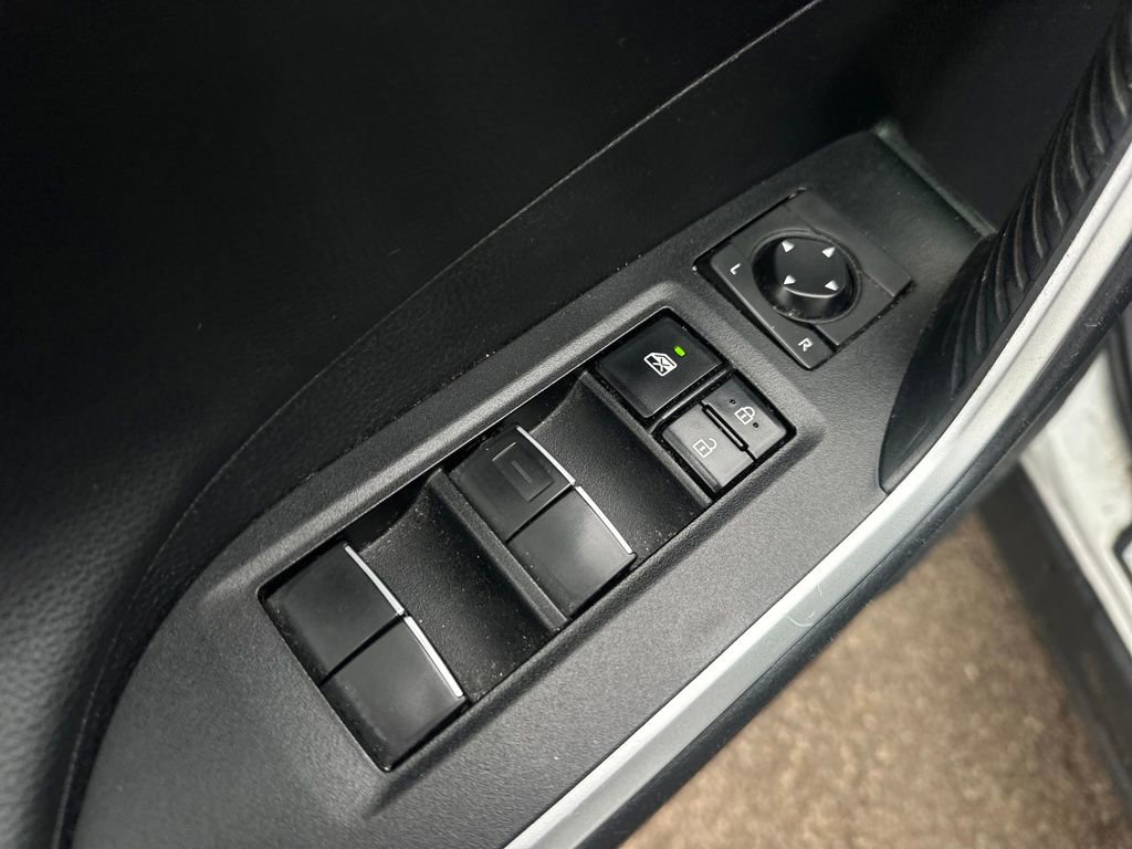 Used 2019 Toyota RAV4 XSE AWD/4WD image 13