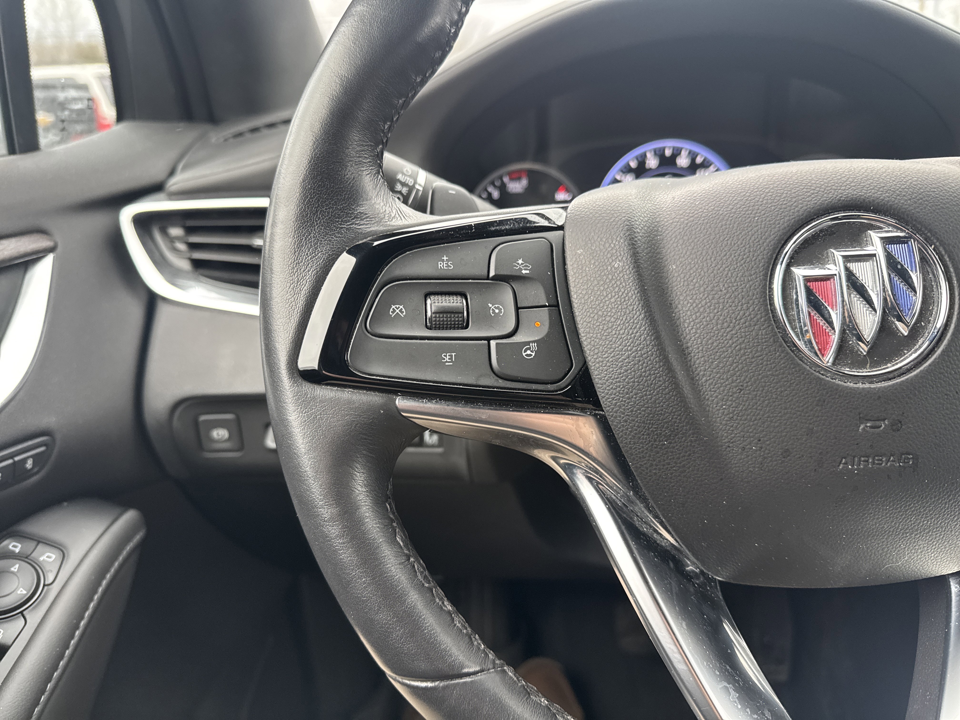 Used 2023 Buick Enclave Avenir image 19