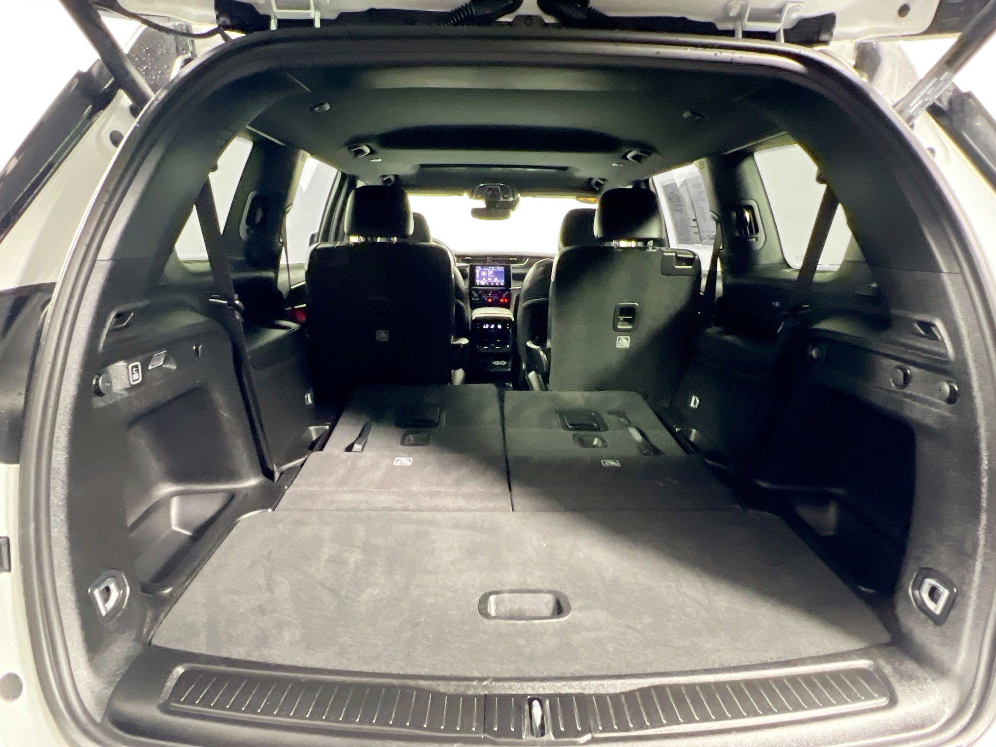 Used 2023 Jeep Grand Cherokee L Laredo image 34