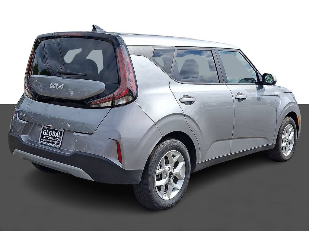 Used 2025 Kia Soul LX w/ LX Technology Package FWD image 7