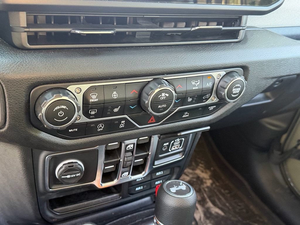Used 2025 Jeep Wrangler Unlimited Sport AWD/4WD image 12