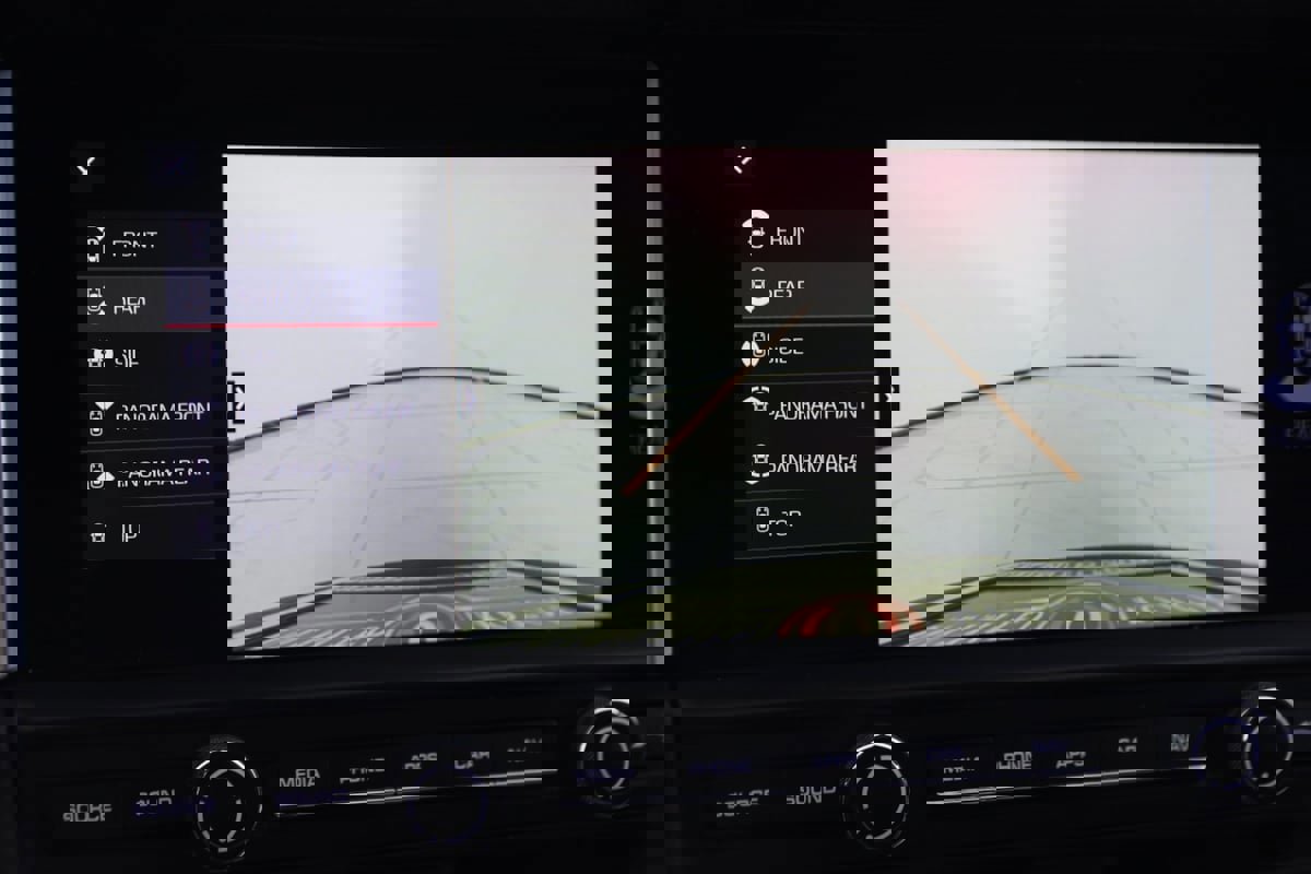 Used 2021 Porsche Macan image 12