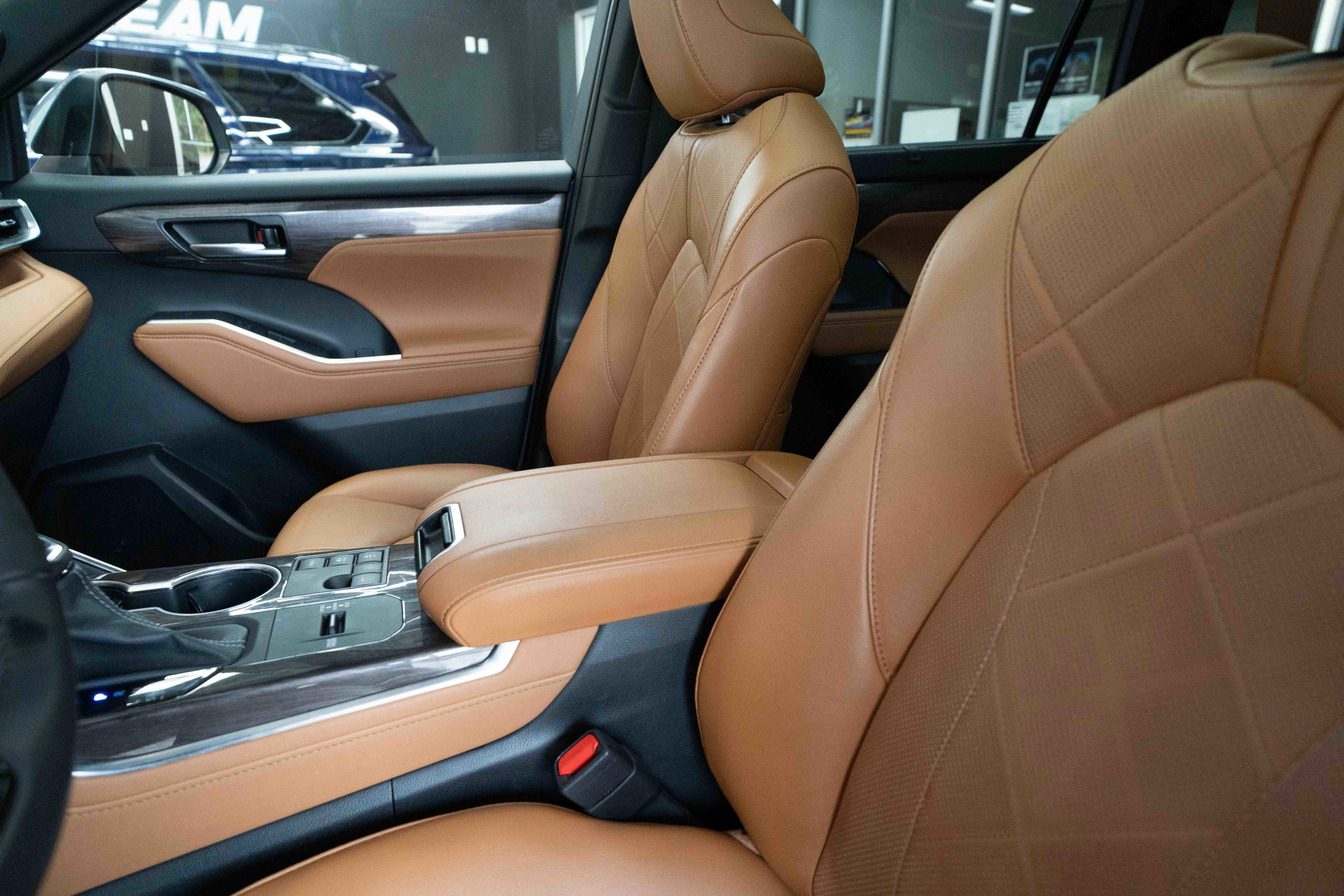 Used 2023 Toyota Highlander Platinum AWD/4WD image 10