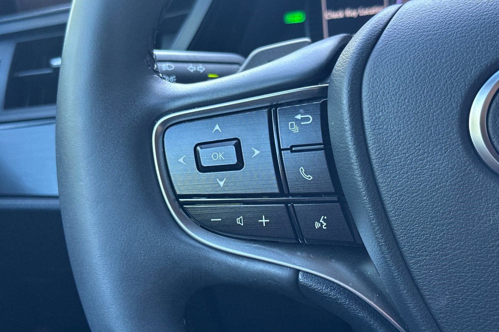 Used 2024 Lexus ES 300h w/ Premium Package image 28