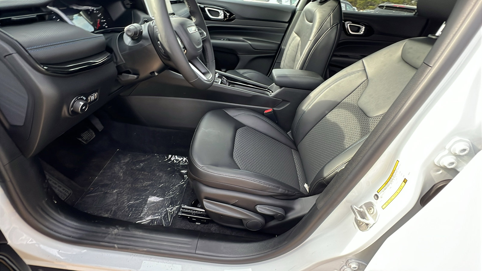 New 2026 Jeep Compass Latitude image 16