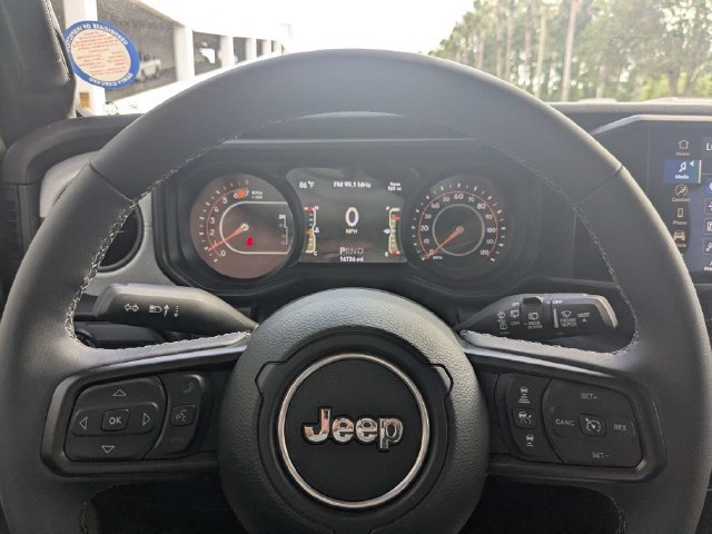 Used 2025 Jeep Wrangler Sport AWD/4WD image 29