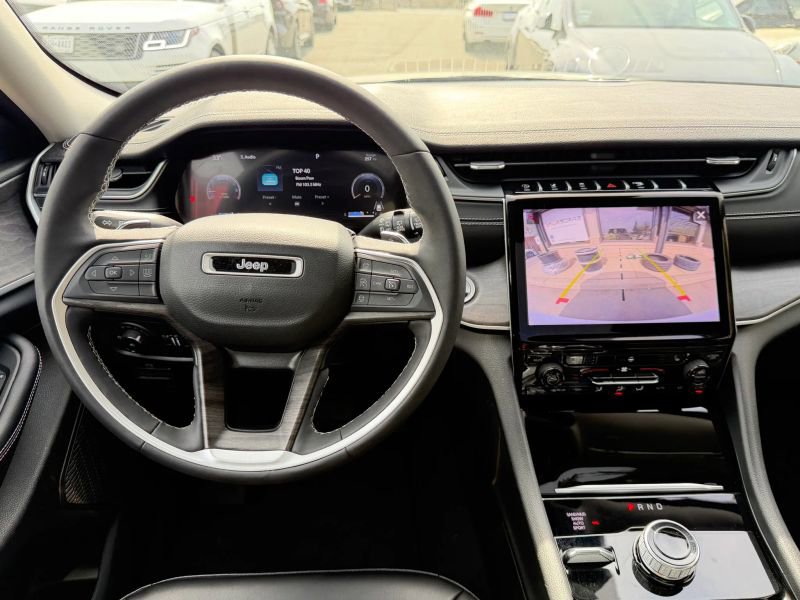 Used 2024 Jeep Grand Cherokee Limited image 18