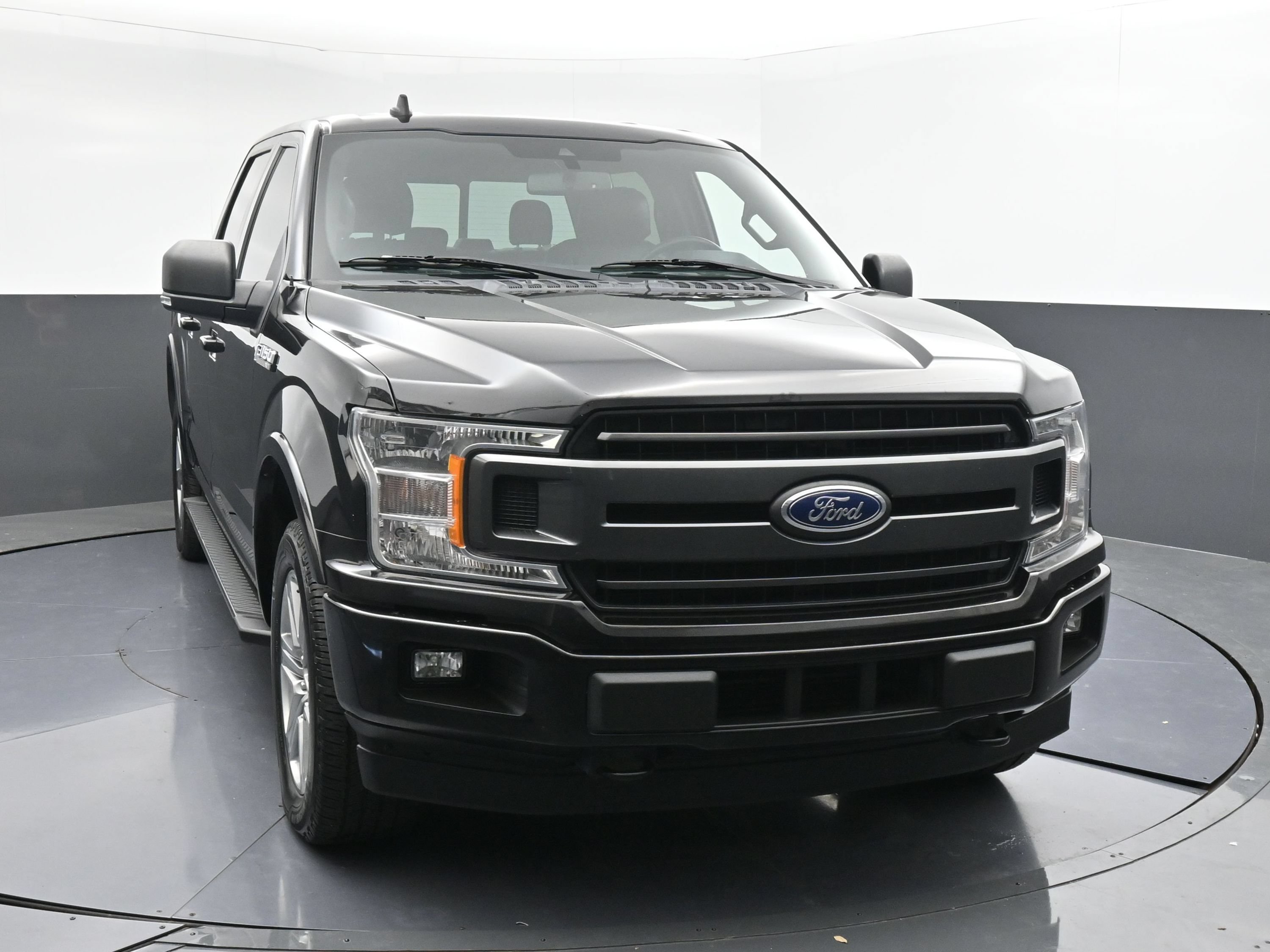 Used 2019 Ford F150 XLT w/ Equipment Group 302A Luxury AWD/4WD image 2