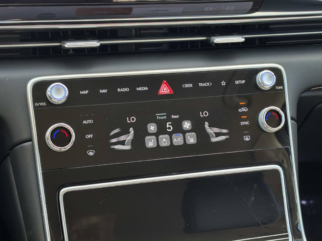 Certified 2025 Genesis GV80 2.5T Standard AWD/4WD image 11