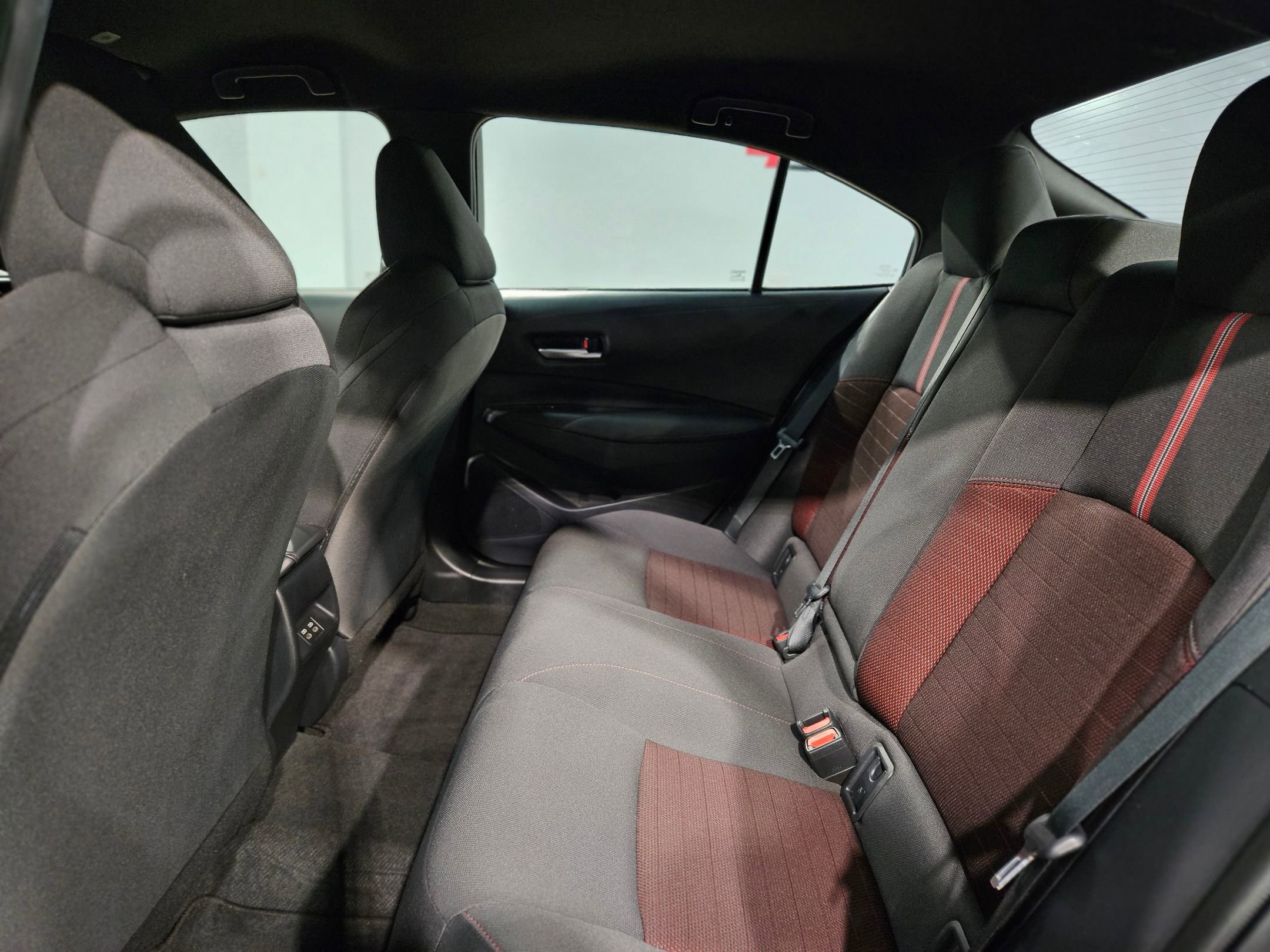 Used 2025 Toyota Corolla SE image 35