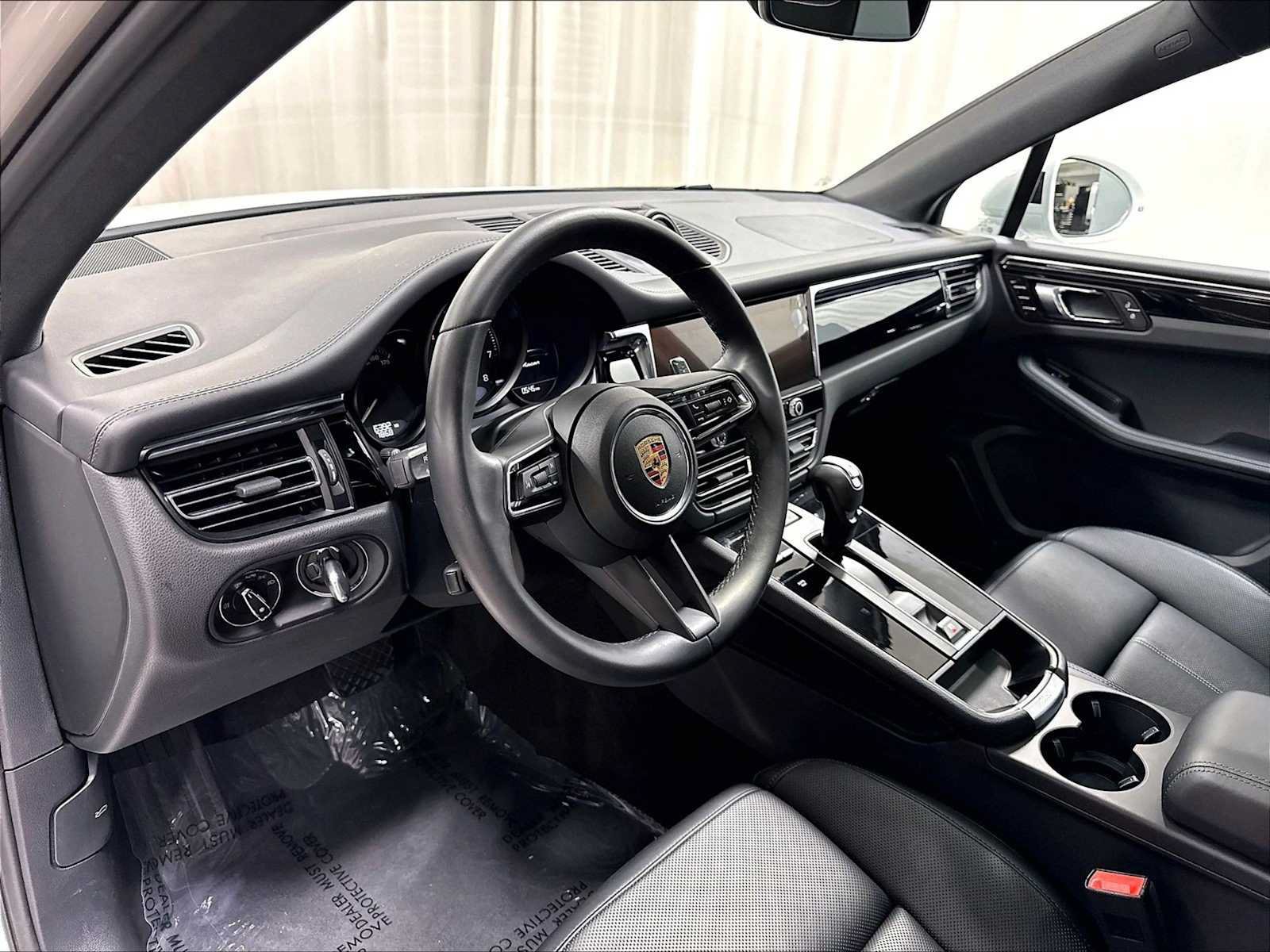Used 2026 Porsche Macan AWD/4WD image 7