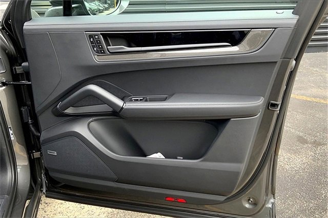 New 2026 Porsche Cayenne GTS image 29