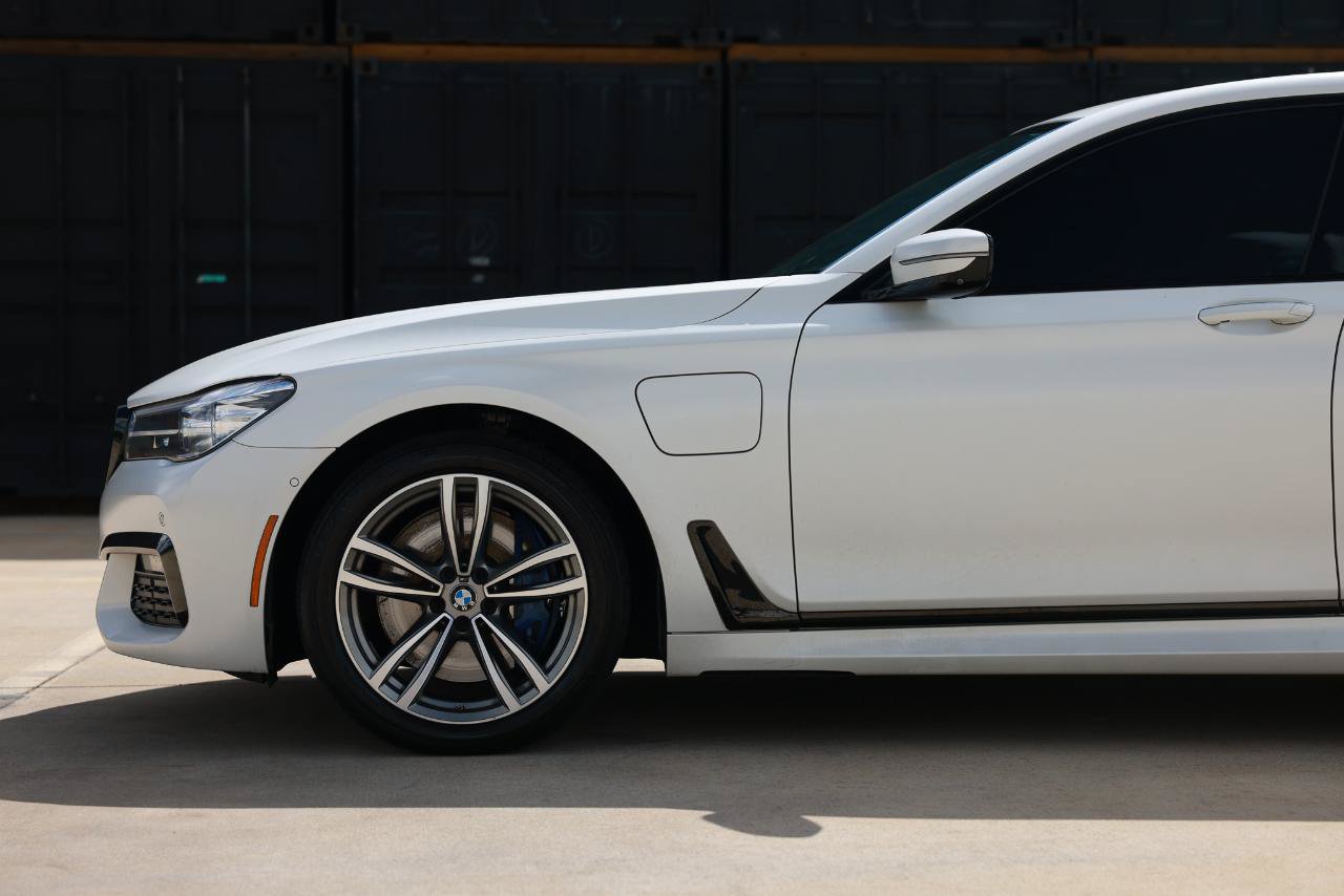 Used 2018 BMW 740e xDrive AWD/4WD image 37