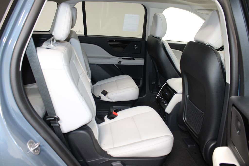 New 2025 Lincoln Aviator 2WD w/ Equipment Group 101A image 32