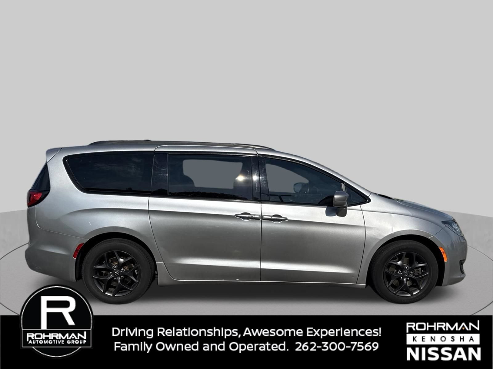 Used 2018 Chrysler Pacifica Touring-L Plus FWD image 5