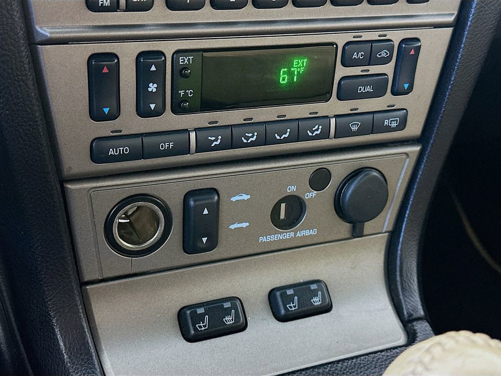 Used 2005 Ford Thunderbird RWD image 18