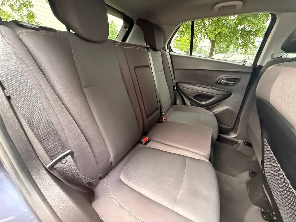 Used 2019 Chevrolet Trax LS w/ Tint and Cruise Package AWD/4WD image 24