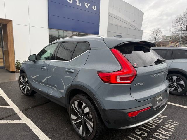 Used 2023 Volvo XC40 B5 Ultimate w/ Protection Package Premier image 3