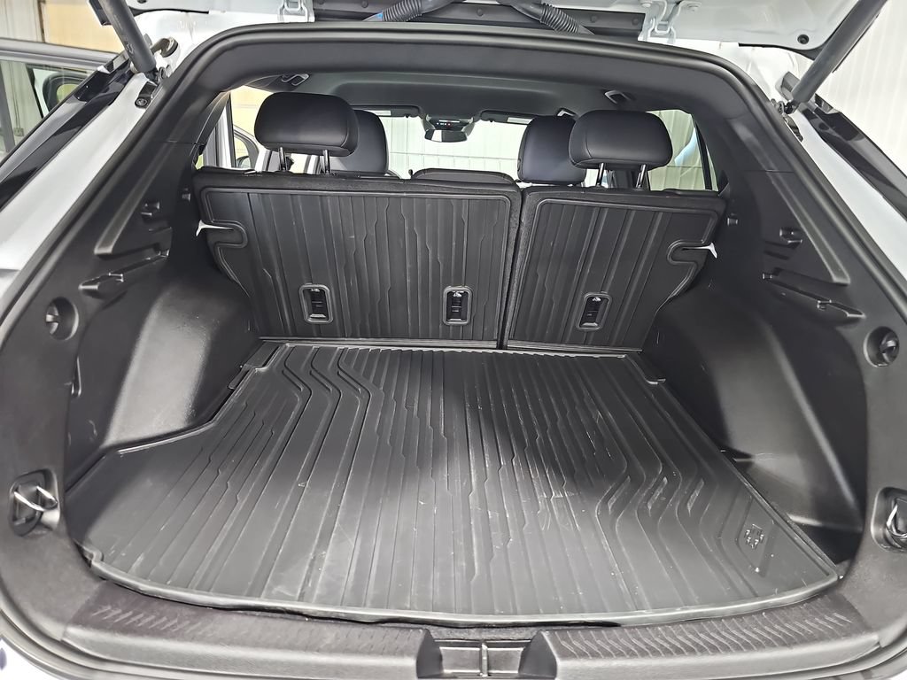 Used 2025 Chevrolet Equinox EV LT w/ LPO, All-Weather Mat Package FWD image 12