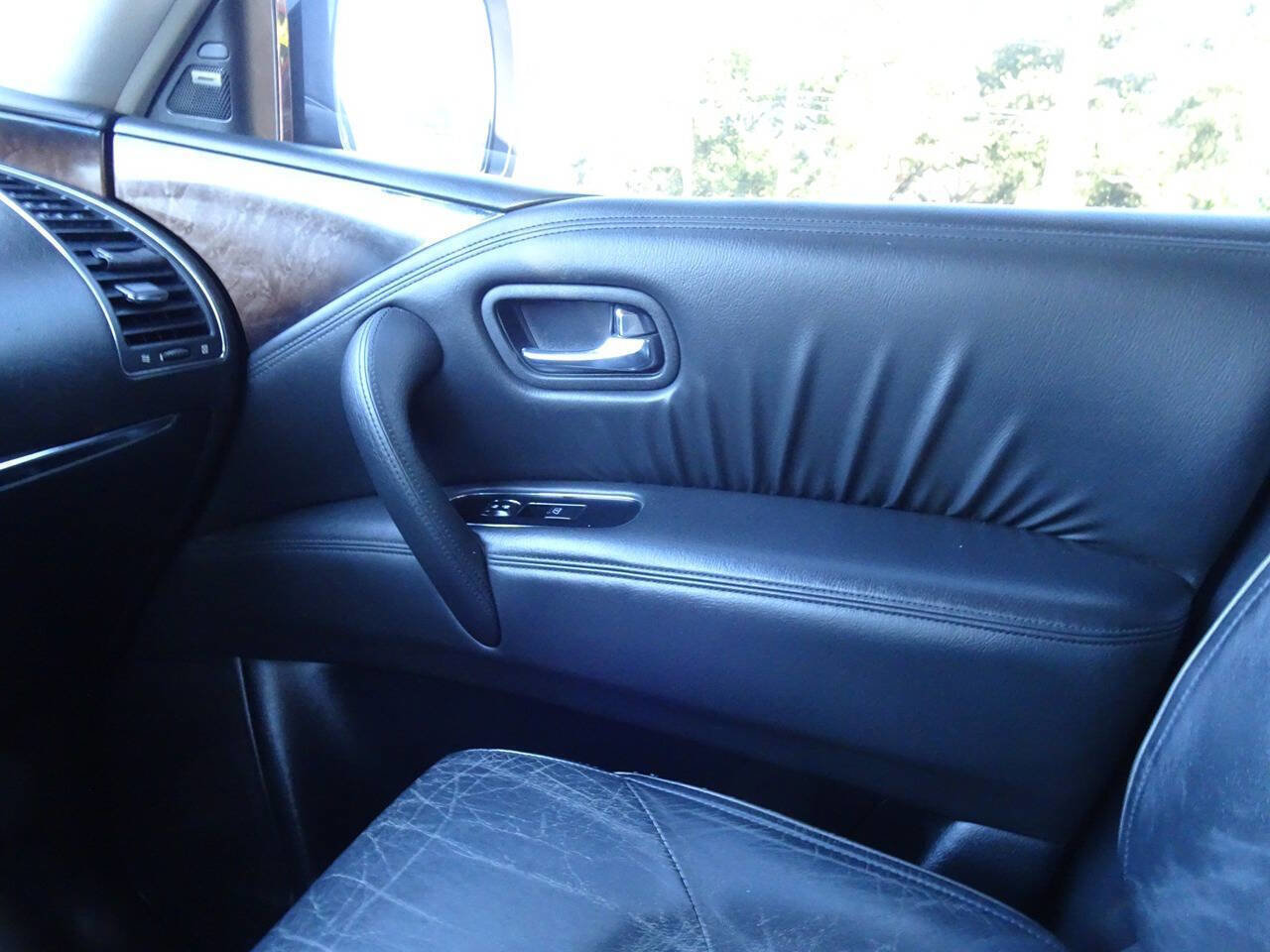 Used 2012 INFINITI QX56 4WD w/ Deluxe Touring Pkg image 29